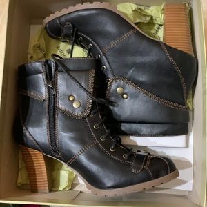 Ruff Hewn side zip ankle booties